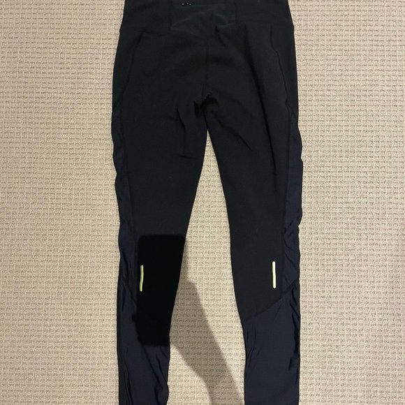 Black Leggings (Fit Wear) || Running Room - Picture 2 of 3
